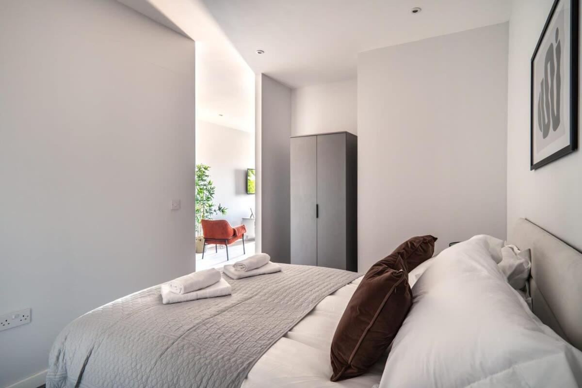 Modern & Spacious 2 Bed Apartment In Waterloo Liverpool Exterior photo