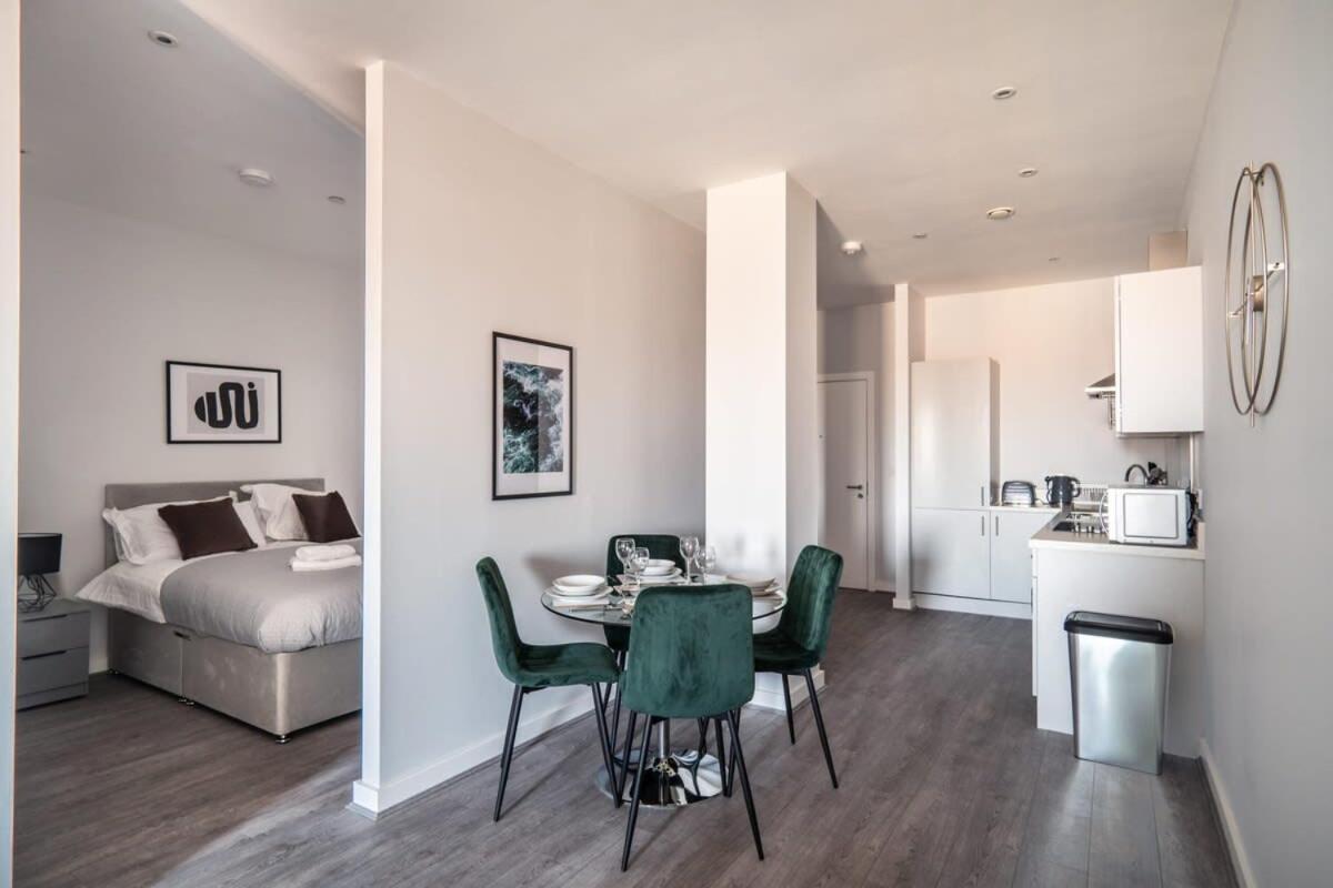 Modern & Spacious 2 Bed Apartment In Waterloo Liverpool Exterior photo
