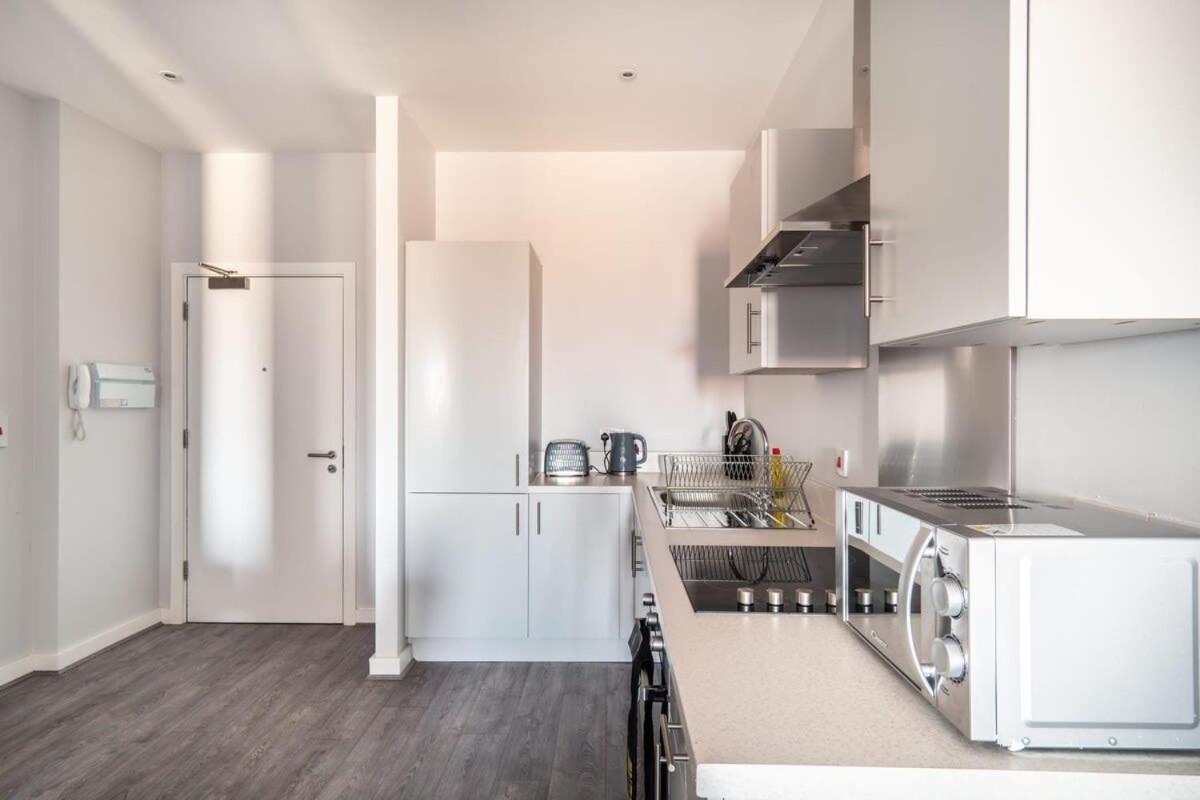 Modern & Spacious 2 Bed Apartment In Waterloo Liverpool Exterior photo