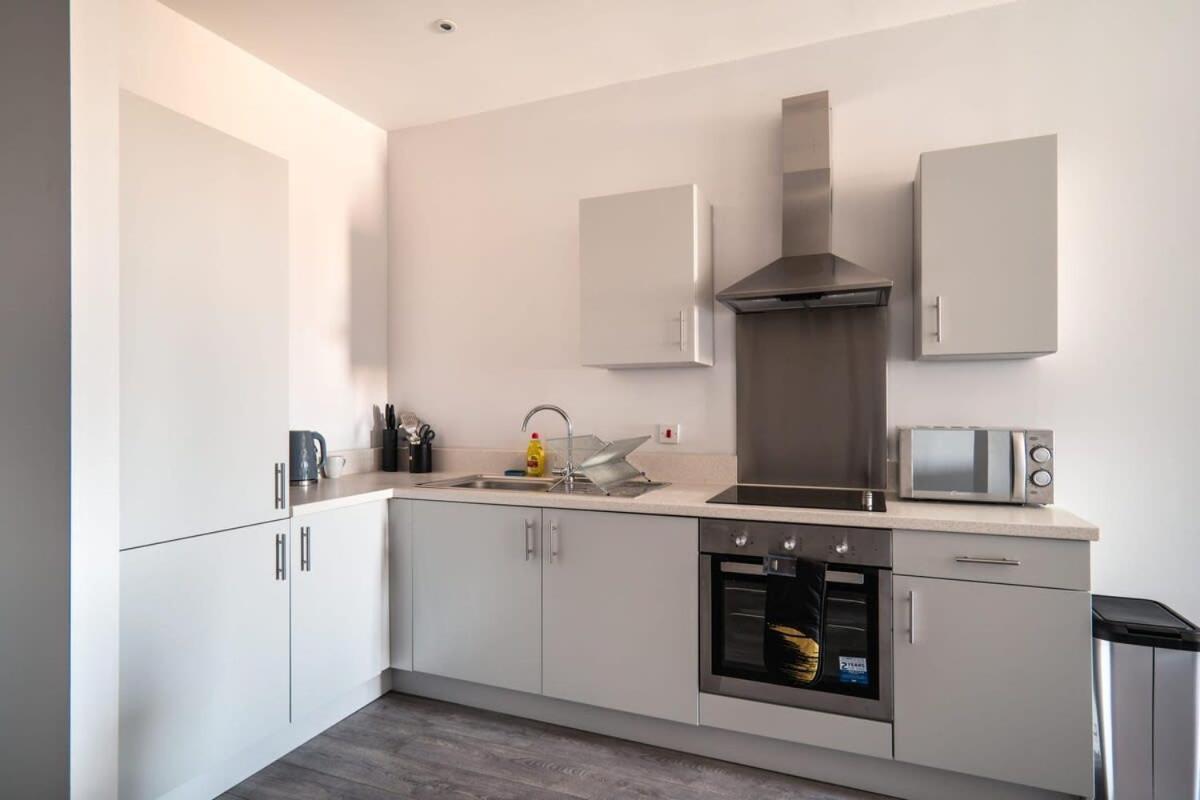 Modern & Spacious 2 Bed Apartment In Waterloo Liverpool Exterior photo