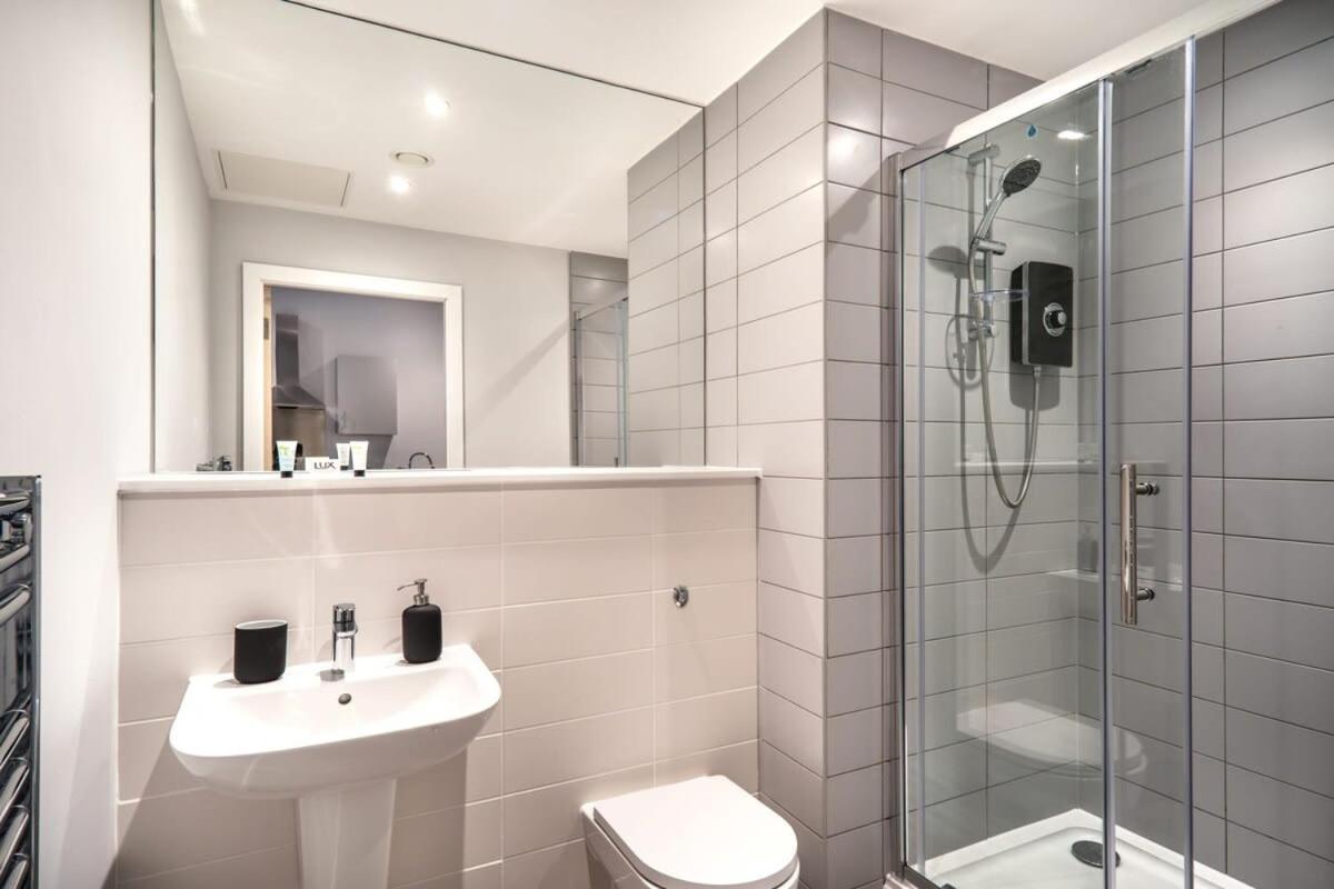 Modern & Spacious 2 Bed Apartment In Waterloo Liverpool Exterior photo